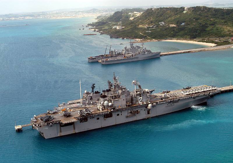 us-navy-ships-okinawa